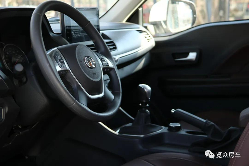 兩張雙人床，使用還方便的房車